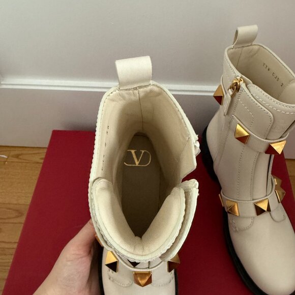 NWT Valentino Garavani Combat Boots Calfskin Leather Gold-tone Studs Sz 36 - Picture 7 of 12
